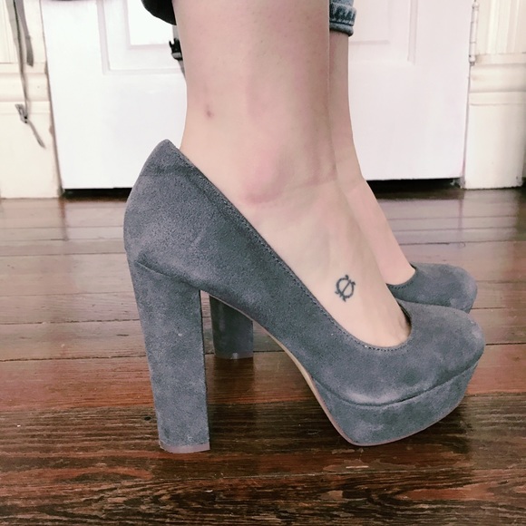 Grey Pumps - Picture 2 of 3